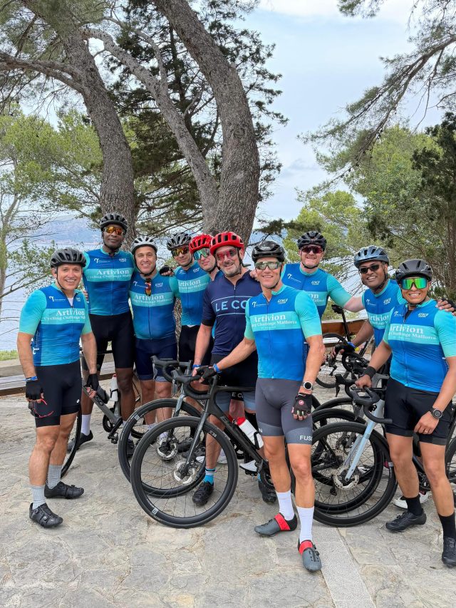 Riding bikes and raising money for charity whilst saving life’s. All in a days work for our doctors group this weekend.Great job and a fantastic group to work with.#mallorca
#charitycycling