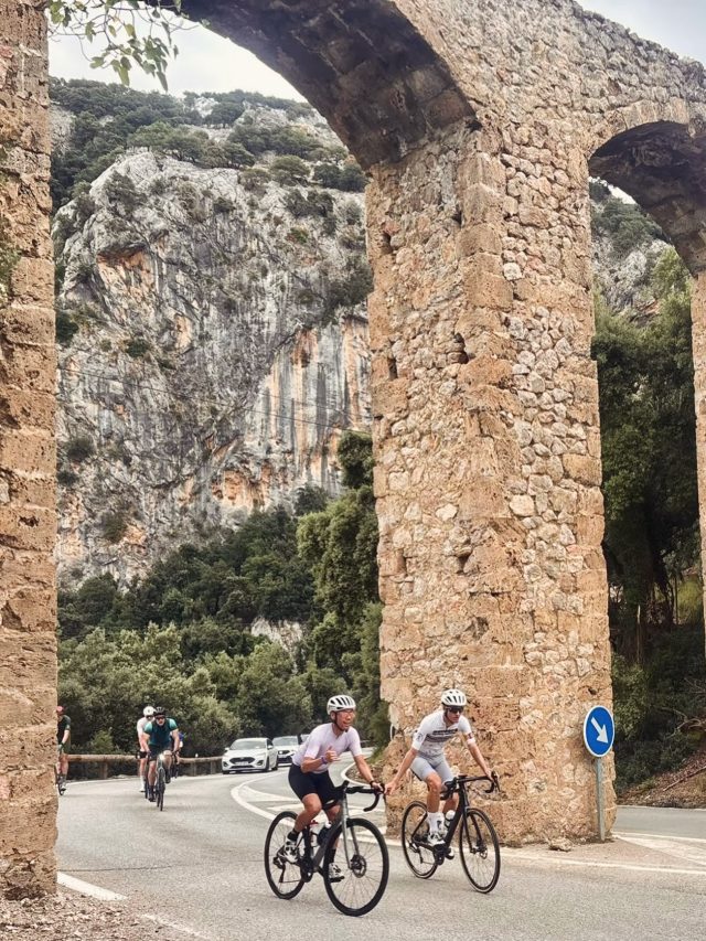 Only one way to go on a Monday and that’s #sacalobraMonday office views!Your next trip to Mallorca starts here.#mallorcacycling