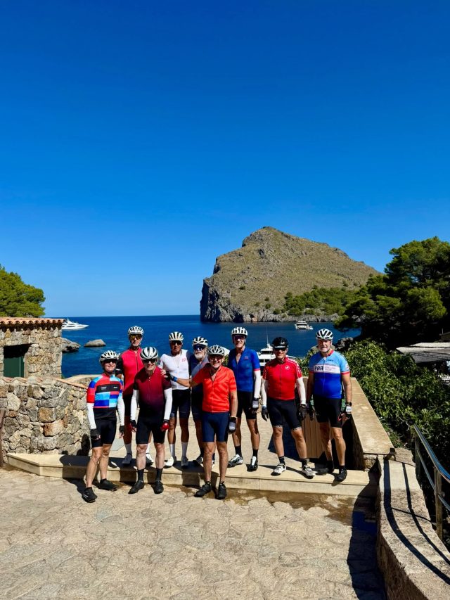 Happy you made it to the bottom or worried about making it back to the top?No fear for our friends from California who conquered #sacalobra with clear blue skies and warm September temperatures on their backs.